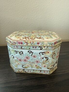 Vintage Floral Meister Tin box with lid made in Brazil